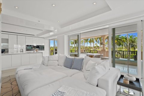 Condo in Miami Beach, Florida, 4 bedrooms  № 1862603 - photo 18