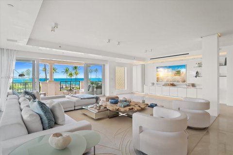 Condo in Miami Beach, Florida, 4 bedrooms  № 1862603 - photo 1