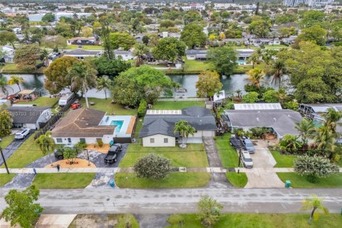 Villa ou maison à vendre à Cutler Bay, Floride: 4 chambres, 170.66 m2 № 2047371 - photo 24