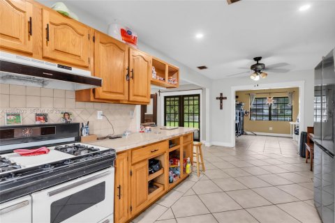 Villa ou maison à vendre à Cutler Bay, Floride: 4 chambres, 170.66 m2 № 2047371 - photo 7