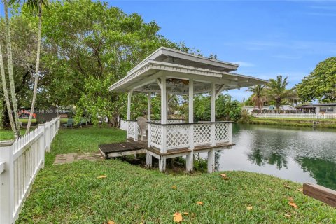 Villa ou maison à vendre à Cutler Bay, Floride: 4 chambres, 170.66 m2 № 2047371 - photo 18