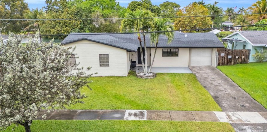 Villa ou maison à Cutler Bay, Floride 4 chambres, 170.66 m2 № 2047371