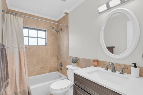 Villa ou maison à vendre à Cutler Bay, Floride: 4 chambres, 170.66 m2 № 2047371 - photo 15