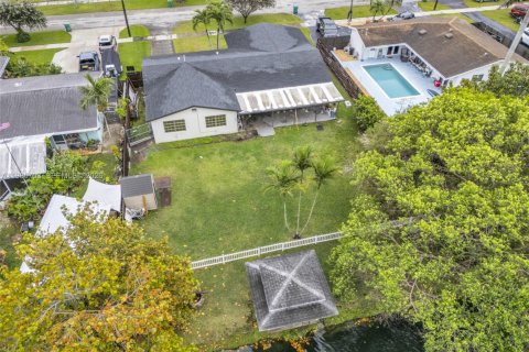 Villa ou maison à vendre à Cutler Bay, Floride: 4 chambres, 170.66 m2 № 2047371 - photo 19