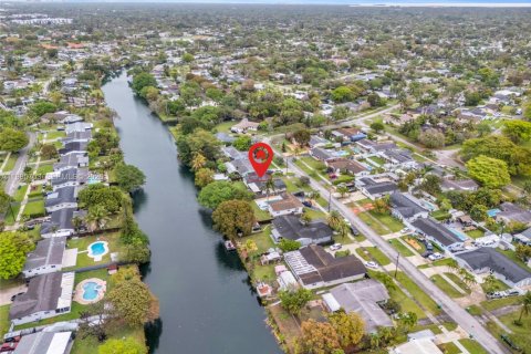 Villa ou maison à vendre à Cutler Bay, Floride: 4 chambres, 170.66 m2 № 2047371 - photo 21