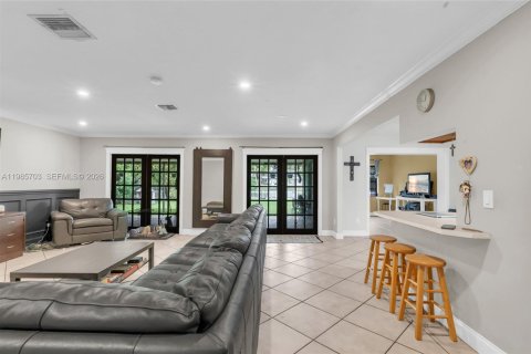 Villa ou maison à vendre à Cutler Bay, Floride: 4 chambres, 170.66 m2 № 2047371 - photo 4