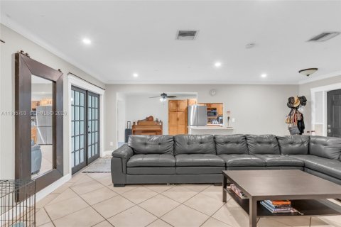 Villa ou maison à vendre à Cutler Bay, Floride: 4 chambres, 170.66 m2 № 2047371 - photo 5