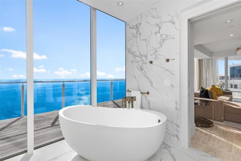 Condo in Fort Lauderdale, Florida, 4 bedrooms № 2246568 - photo 25