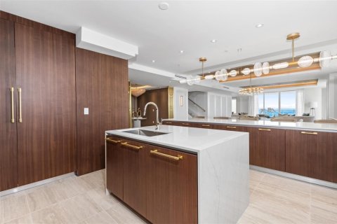 Condo in Fort Lauderdale, Florida, 4 bedrooms № 2246568 - photo 18