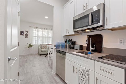 Casa en venta en Daytona Beach, Florida, 4 dormitorios, 194.44 m2 № 2151431 - foto 18