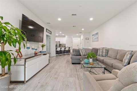 Casa en venta en Daytona Beach, Florida, 4 dormitorios, 194.44 m2 № 2151431 - foto 3