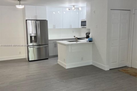 Copropriété à louer à Coconut Creek, Floride: 2 chambres, 85.47 m2 № 2367957 - photo 3