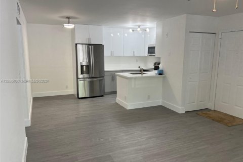 Copropriété à louer à Coconut Creek, Floride: 2 chambres, 85.47 m2 № 2367957 - photo 4