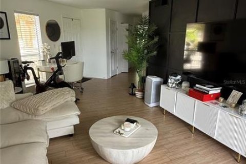 Copropriété à louer à Saint Petersburg, Floride: 2 chambres, 72.46 m2 № 2402988 - photo 2