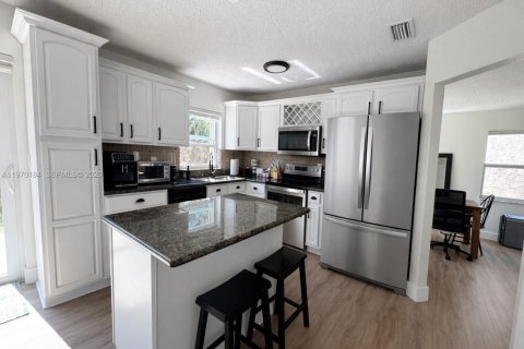 Casa en Plantation, Florida 3 dormitorios, 137.87 m2 № 2030930