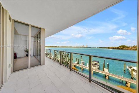 Copropriété à vendre à Bay Harbor Islands, Floride: 4 chambres, 309.18 m2 № 2068198 - photo 3