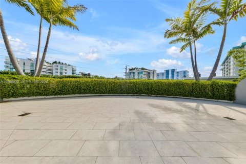 Copropriété à vendre à Bay Harbor Islands, Floride: 4 chambres, 309.18 m2 № 2068198 - photo 22