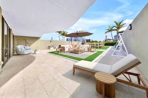 Copropriété à vendre à Bay Harbor Islands, Floride: 4 chambres, 309.18 m2 № 2068198 - photo 25