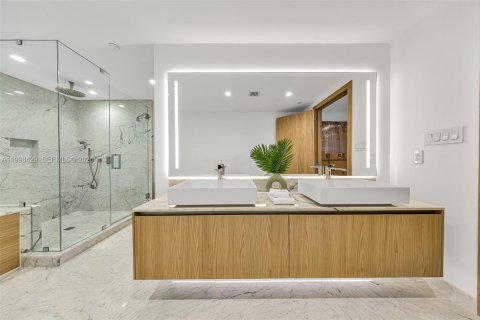 Copropriété à vendre à Bay Harbor Islands, Floride: 4 chambres, 309.18 m2 № 2068198 - photo 13