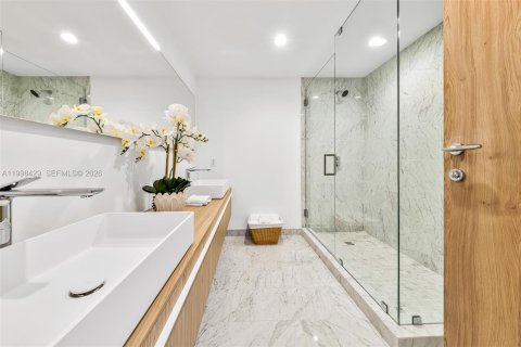 Copropriété à vendre à Bay Harbor Islands, Floride: 4 chambres, 309.18 m2 № 2068198 - photo 19