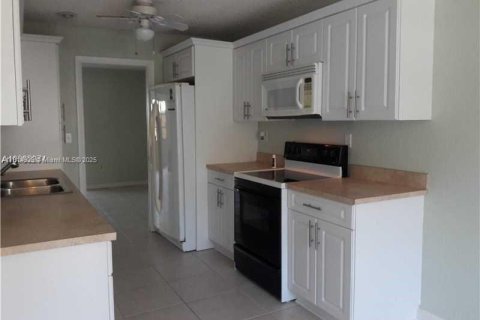 Condominio en venta en Hollywood, Florida, 4 dormitorios, 175.49 m2 № 1939568 - foto 2