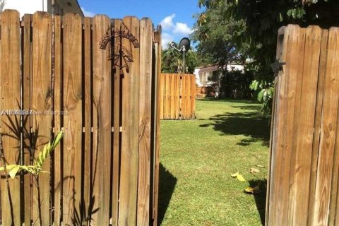 Condominio en venta en Hollywood, Florida, 4 dormitorios, 175.49 m2 № 1939568 - foto 16