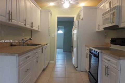 Condominio en venta en Hollywood, Florida, 4 dormitorios, 175.49 m2 № 1939568 - foto 3