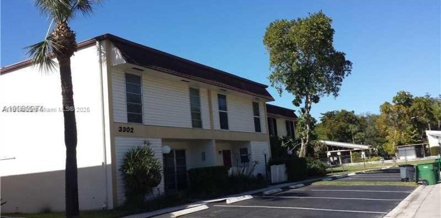 Condominio en Hollywood, Florida, 4 dormitorios  № 1939568