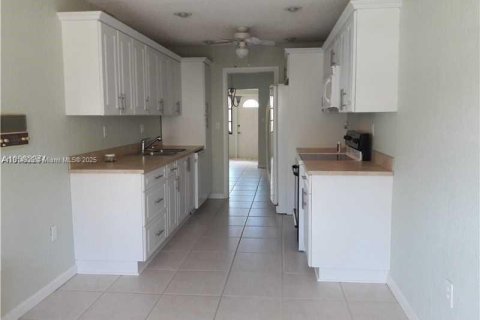 Condominio en venta en Hollywood, Florida, 4 dormitorios, 175.49 m2 № 1939568 - foto 4