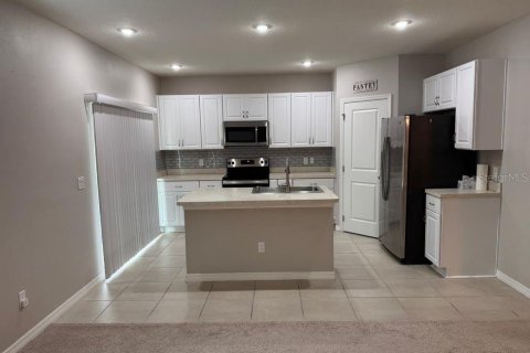 Villa ou maison à louer à Clermont, Floride: 3 chambres, 141.21 m2 № 2386547 - photo 2