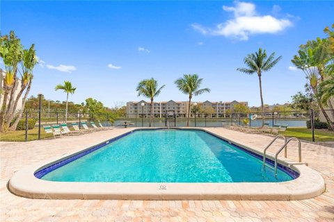 Condominio en venta en Cutler Bay, Florida, 2 dormitorios, 110.65 m2 № 2057588 - foto 21