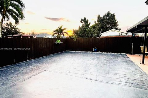 Casa en venta en Homestead, Florida, 4 dormitorios, 126.07 m2 № 1998483 - foto 18