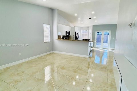 Casa en venta en Homestead, Florida, 4 dormitorios, 126.07 m2 № 1998483 - foto 8