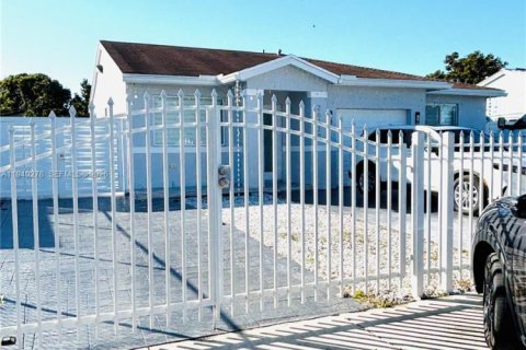 Casa en Homestead, Florida 4 dormitorios, 126.07 m2 № 1998483