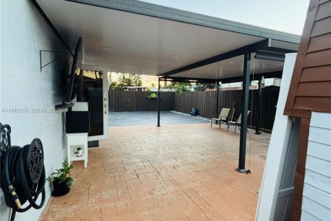 Casa en venta en Homestead, Florida, 4 dormitorios, 126.07 m2 № 1998483 - foto 22