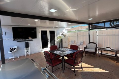 Casa en venta en Homestead, Florida, 4 dormitorios, 126.07 m2 № 1998483 - foto 12