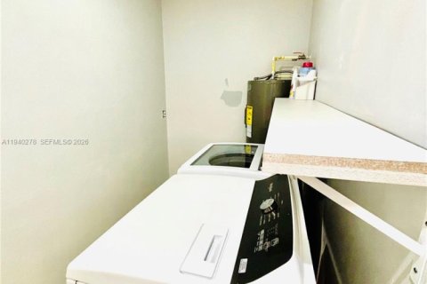 Casa en venta en Homestead, Florida, 4 dormitorios, 126.07 m2 № 1998483 - foto 4