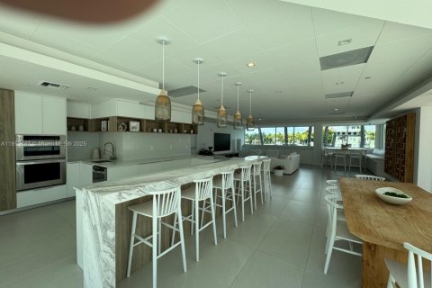 Condo in Miami Beach, Florida, 3 bedrooms  № 1962944 - photo 9