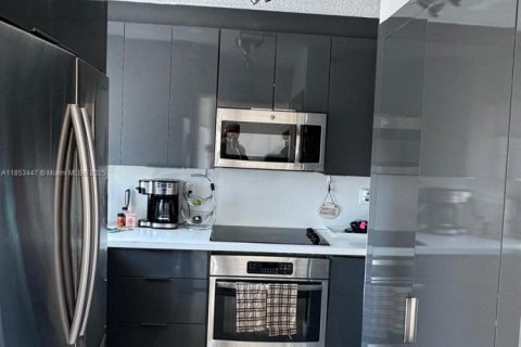 Condo in Miami Beach, Florida, 3 bedrooms  № 1962944 - photo 20