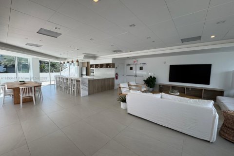 Condo in Miami Beach, Florida, 3 bedrooms  № 1962944 - photo 10