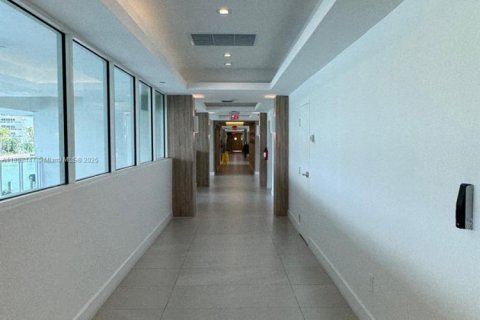 Condo in Miami Beach, Florida, 3 bedrooms  № 1962944 - photo 7