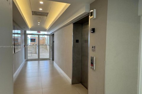 Condo in Miami Beach, Florida, 3 bedrooms  № 1962944 - photo 13