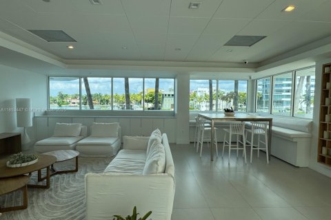 Condo in Miami Beach, Florida, 3 bedrooms  № 1962944 - photo 11