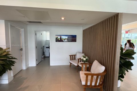 Condo in Miami Beach, Florida, 3 bedrooms  № 1962944 - photo 5