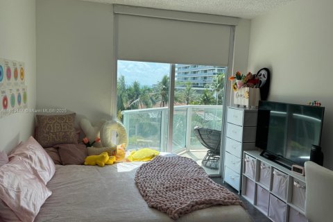 Condo in Miami Beach, Florida, 3 bedrooms  № 1962944 - photo 25