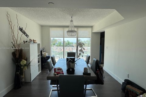 Condo in Miami Beach, Florida, 3 bedrooms  № 1962944 - photo 18