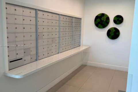 Condo in Miami Beach, Florida, 3 bedrooms  № 1962944 - photo 6