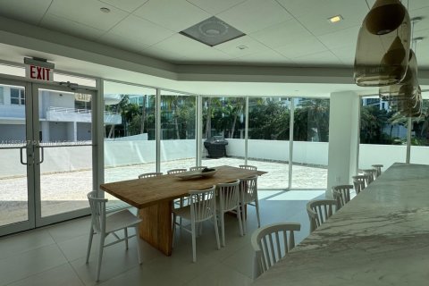 Condo in Miami Beach, Florida, 3 bedrooms  № 1962944 - photo 12