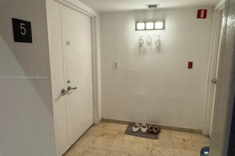 Condo in Miami Beach, Florida, 3 bedrooms  № 1962944 - photo 15