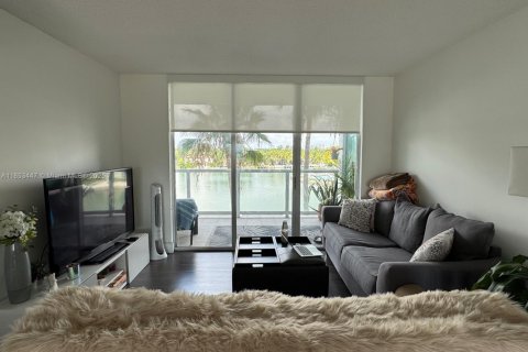 Condo in Miami Beach, Florida, 3 bedrooms  № 1962944 - photo 16